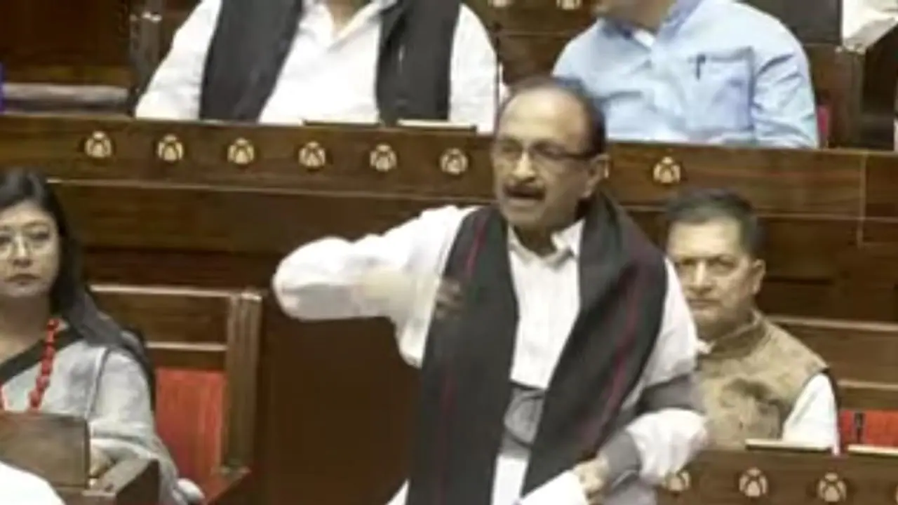 VAIKO : தோள்பட்டை எலும்பு முறிந்த கட்டோடு நாடாளுமன்றம் வந்த வைகோ.! மீனவர்களை மீட்க ஆவேச உரை