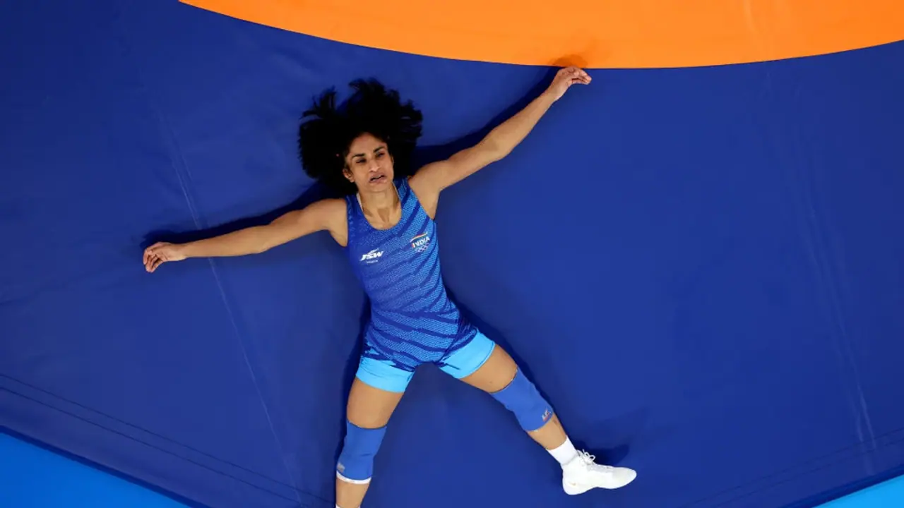 உடல் எடையை குறைக்க தீவிர பயிற்சி – நீர்ச்சத்து குறைபாடு காரணமாக வினேஷ் போகத் மருத்துவமனையில் அனுமதி!