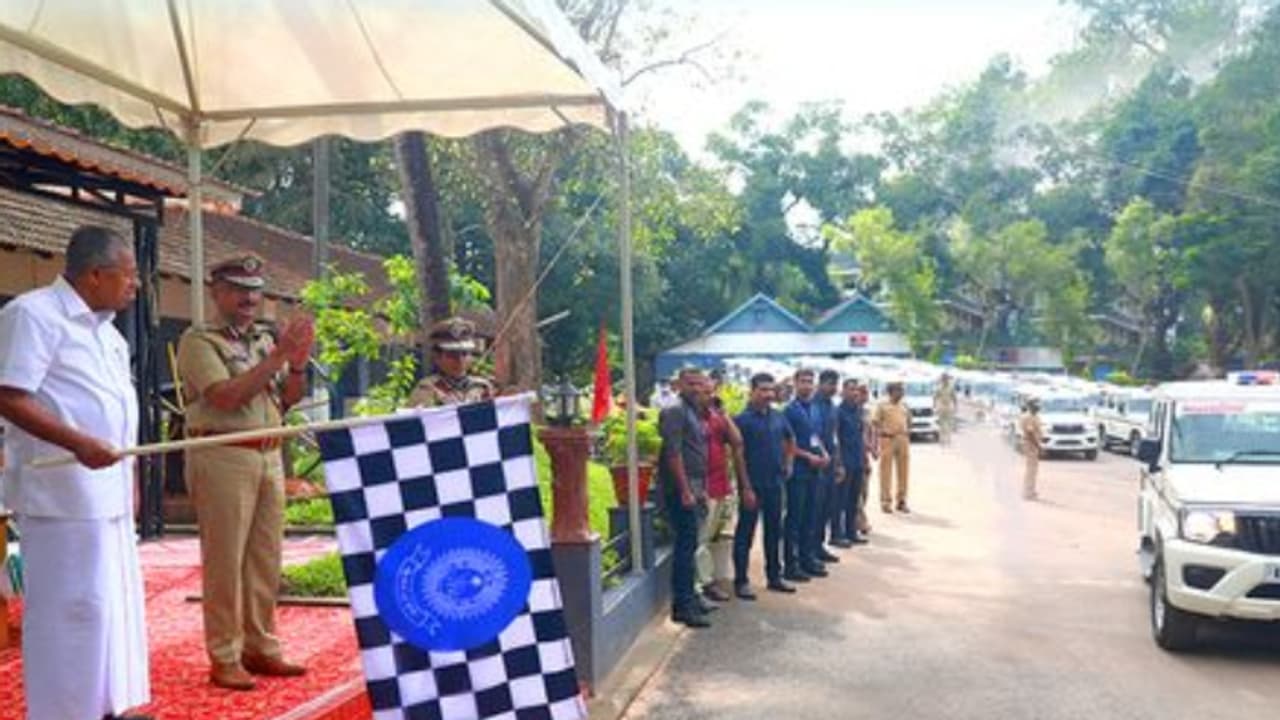 55 ബൊലേറോ, 2 ജിമ്നി, യൂണികോണും പൾസറും അടക്കം 55 ബൈക്കുകൾ, ഫ്ലാഗ് ഓഫ് ചെയ്ത് മുഖ്യമന്ത്രി, ഇനി പൊലീസ് സേനയിൽ