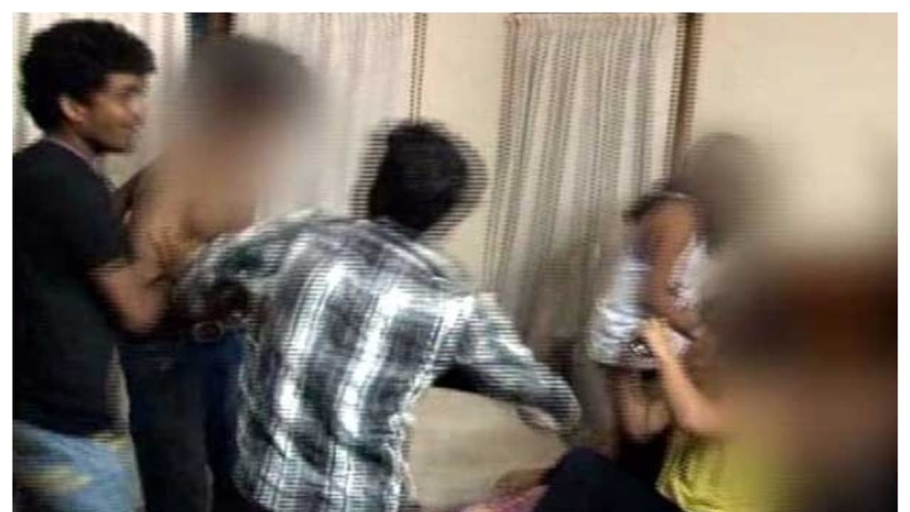 ದೇಶಾದ್ಯಂತ ಸುದ್ದಿಯಾಗಿದ್ದ ಮಂಗಳೂರು ಹೋಂಸ್ಟೇ ದಾಳಿ, 12 ವರ್ಷಗಳ ಬಳಿಕ ಎಲ್ಲಾ ಆರೋಪಿಗಳ ಖುಲಾಸೆ! ದೇಶಾದ್ಯಂತ ಸುದ್ದಿಯಾಗಿದ್ದ ಮಂಗಳೂರು ಹೋಂಸ್ಟೇ ದಾಳಿ, 12 ವರ್ಷಗಳ ಬಳಿಕ ಎಲ್ಲಾ ಆರೋಪಿಗಳ ಖುಲಾಸೆ!