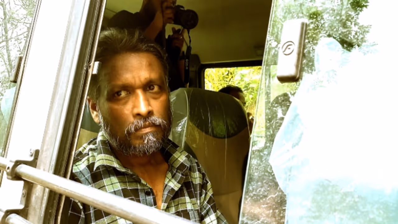 അറസ്റ്റിലായ മാവോയിസ്റ്റ് നേതാവ് സി.പി മൊയ്തീനെ കണ്ണൂരിലെ വിവിധിടങ്ങളിൽ എത്തിച്ച് തെളിവെടുപ്പ് അറസ്റ്റിലായ മാവോയിസ്റ്റ് നേതാവ് സി.പി മൊയ്തീനെ കണ്ണൂരിലെ വിവിധിടങ്ങളിൽ എത്തിച്ച് തെളിവെടുപ്പ്