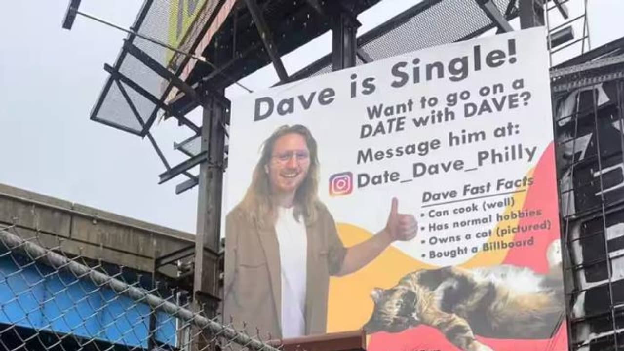 സിംഗിൾ ജീവിതം മടുത്തു ഗയ്സ്, കാമുകിയെ തേടുന്നു, 83,000 രൂപ മുടക്കി കൂറ്റന് പരസ്യബോര്ഡ് വച്ച് യുവാവ് സിംഗിൾ ജീവിതം മടുത്തു ഗയ്സ്, കാമുകിയെ തേടുന്നു, 83,000 രൂപ മുടക്കി കൂറ്റന് പരസ്യബോര്ഡ് വച്ച് യുവാവ്