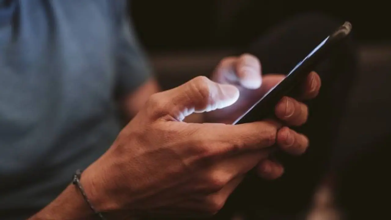 നിങ്ങളുടെ ഫോൺ നമ്പർ നിയമവിരുദ്ധ പ്രവർത്തനങ്ങൾക്ക് ഉപയോ​ഗിക്കുന്നു, യുവാവിന് കോൾ, പിന്നാലെ നഷ്ടം 11 ലക്ഷം