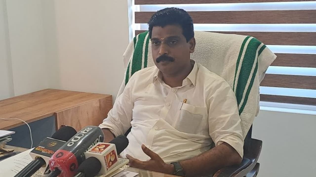 പൊലീസിന് തിരിച്ചടി, ബിജെപി തൃശൂർ ജില്ലാ പ്രസിഡന്‍റിനെതിരായ സ്ഥിരം കുറ്റവാളി കേസ് കോടതി റദ്ദാക്കി 