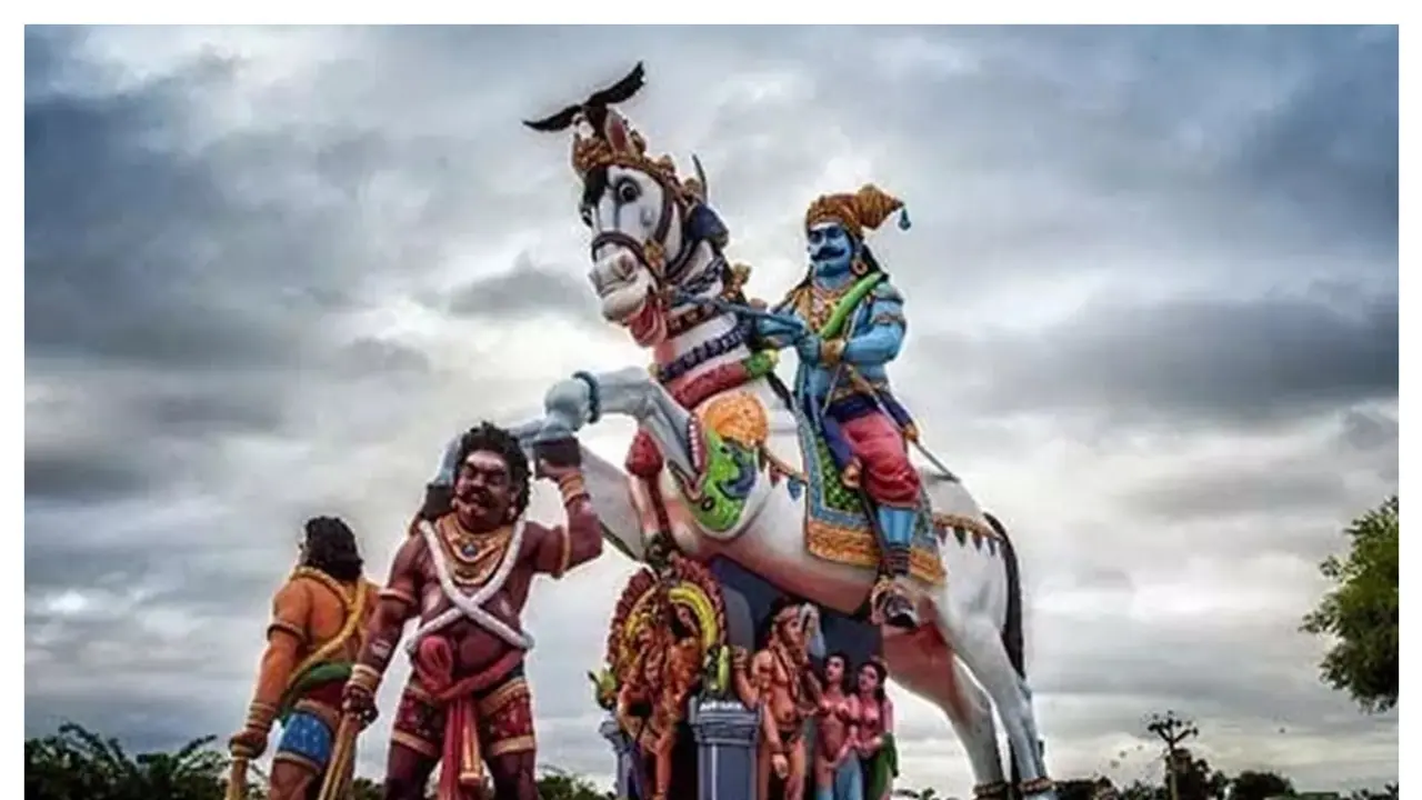 கோவிலில் தீபம் ஏற்றிய நபர்; கடவுள் கண் முன்பே கரிக்கடையான சோகம் தேனியில் பரபரப்பு கோவிலில் தீபம் ஏற்றிய நபர்; கடவுள் கண் முன்பே கரிக்கடையான சோகம் தேனியில் பரபரப்பு