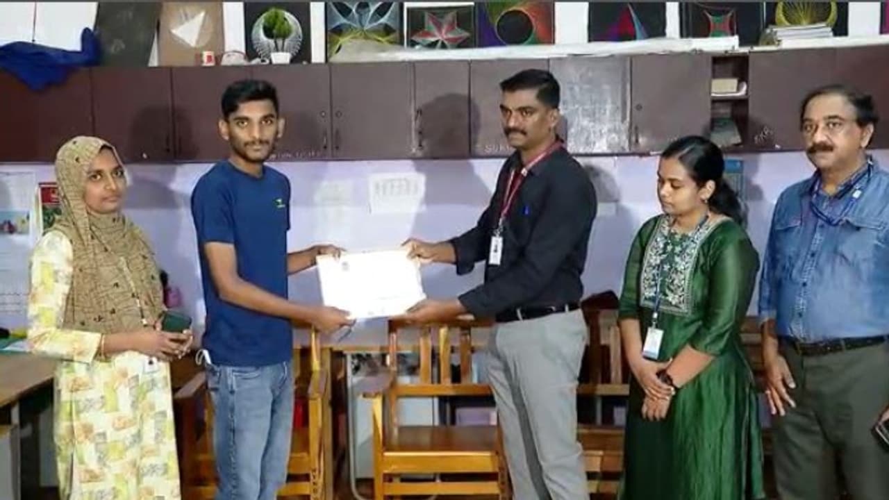 കാത്തിരിപ്പില്ല, നൂലാമാലകളും, ഒറ്റദിനത്തിൽ റെഡിയായി, എസ്എസ്എല്സി, പ്ലസ്ടു സര്ട്ടിഫിക്കറ്റ് നബീൽ ഏറ്റുവാങ്ങി കാത്തിരിപ്പില്ല, നൂലാമാലകളും, ഒറ്റദിനത്തിൽ റെഡിയായി, എസ്എസ്എല്സി, പ്ലസ്ടു സര്ട്ടിഫിക്കറ്റ് നബീൽ ഏറ്റുവാങ്ങി