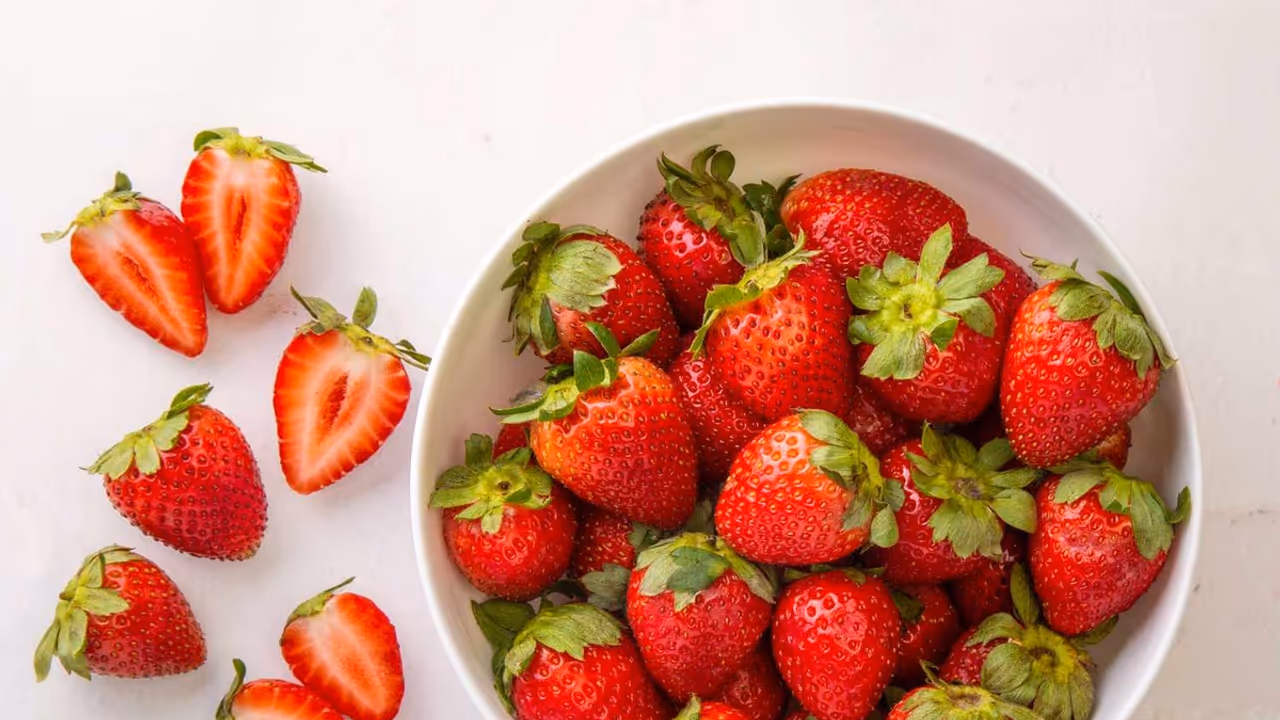 കടകളിലെ വിഐപി പഴം, വിറ്റാമിൻ സി ധാരാളം; സ്ട്രോബറി വീട്ടിൽ വളർത്താം എളുപ്പത്തിൽ