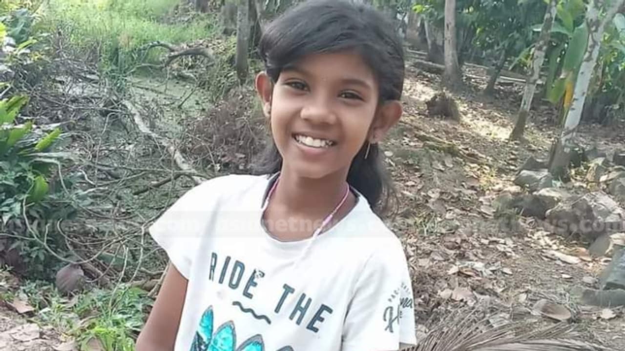 കോട്ടയത്ത് സ്കൂളിലെ ഓട്ടമത്സരത്തിനിടെ കുഴഞ്ഞുവീണു; ഏഴാം ക്ലാസ് വിദ്യാർത്ഥിനിക്ക് ദാരുണാന്ത്യം കോട്ടയത്ത് സ്കൂളിലെ ഓട്ടമത്സരത്തിനിടെ കുഴഞ്ഞുവീണു; ഏഴാം ക്ലാസ് വിദ്യാർത്ഥിനിക്ക് ദാരുണാന്ത്യം