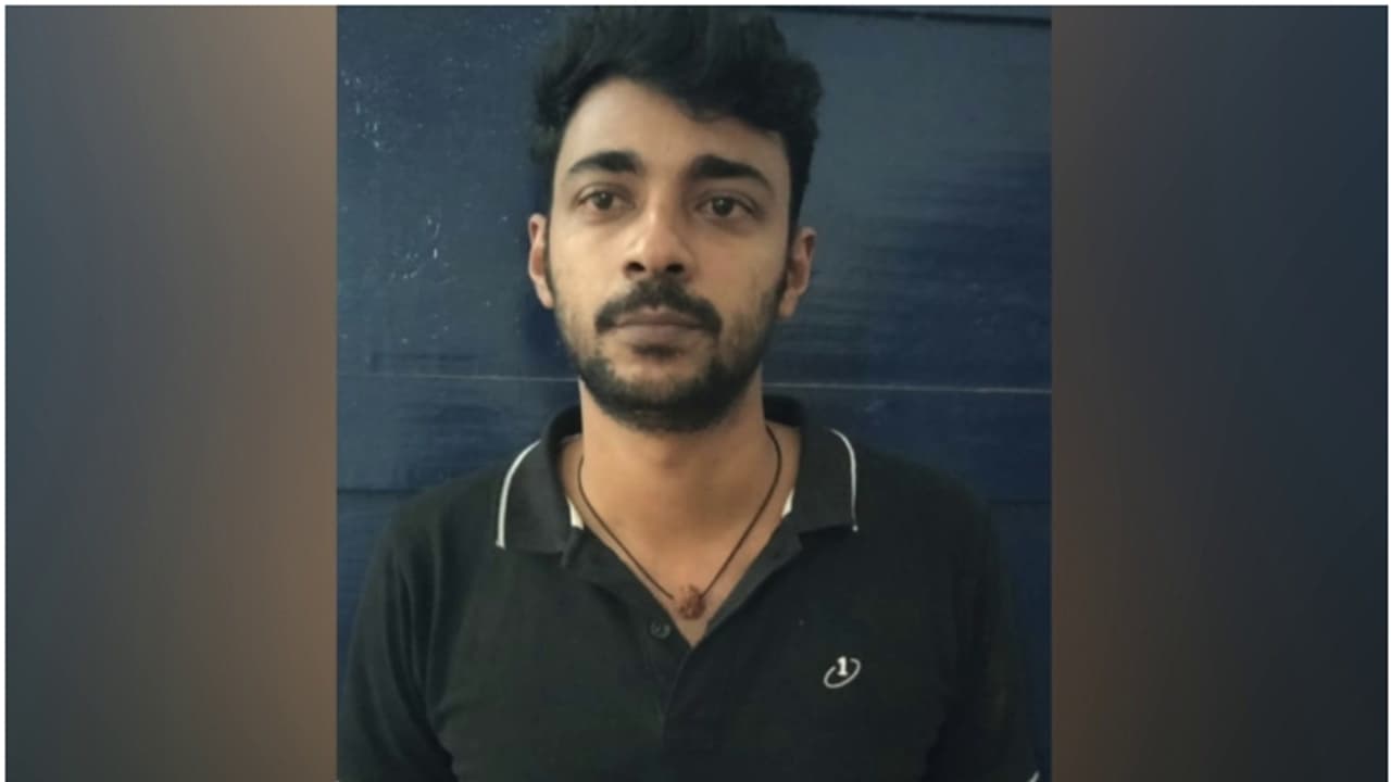 കണ്ണൂരിലെ വാഹന ഷോറൂമിൽ നിന്ന് ലക്ഷങ്ങൾ തട്ടി; അസി. മാനേജർ അറസ്റ്റിൽ