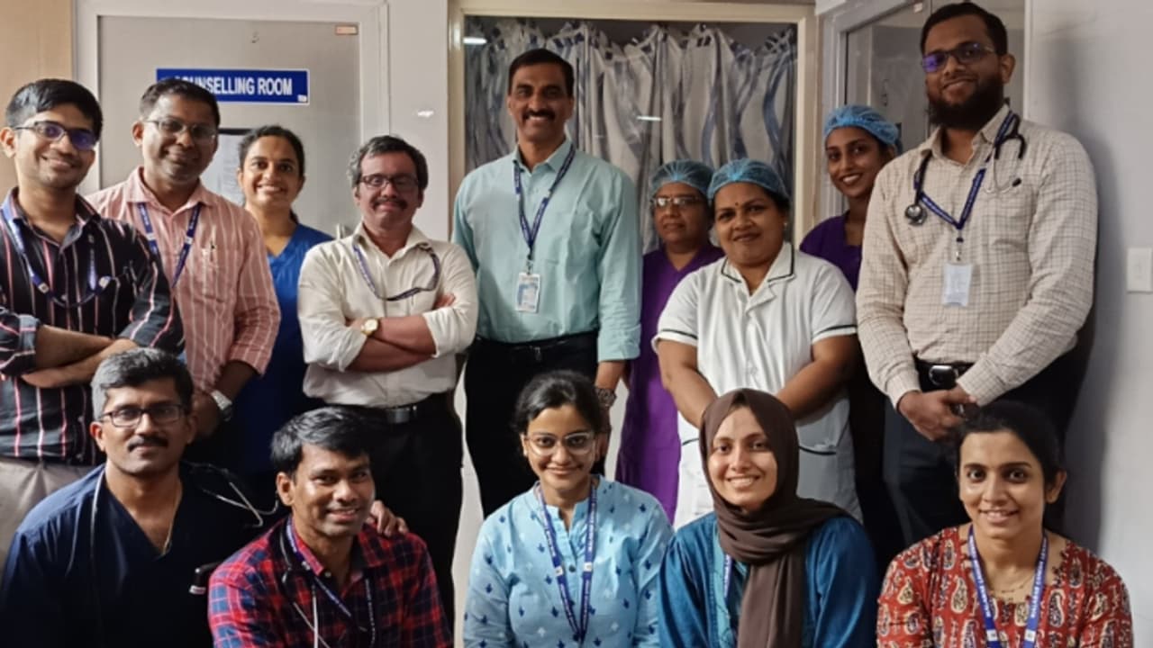 19 കാരന് മലബാർ കാൻസർ സെന്ററിൽ 'കാർ ടി സെൽ തെറാപ്പി' വിജയം; രാജ്യത്ത് തന്നെ അപൂർവ ചികിത്സ, അഭിമാന നേട്ടം 19 കാരന് മലബാർ കാൻസർ സെന്ററിൽ 'കാർ ടി സെൽ തെറാപ്പി' വിജയം; രാജ്യത്ത് തന്നെ അപൂർവ ചികിത്സ, അഭിമാന നേട്ടം