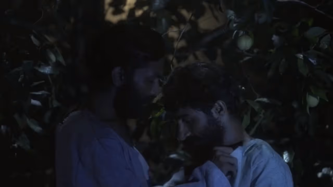 'സ്വവര്ഗാനുരാഗത്തിന്റെ മലയാളി ഭാവം', ഹ്രസ്വ ചിത്രം 'വെളിപാട്' കേരള സര്വകലാശാലയില് പ്രദര്ശനത്തിന് 'സ്വവര്ഗാനുരാഗത്തിന്റെ മലയാളി ഭാവം', ഹ്രസ്വ ചിത്രം 'വെളിപാട്' കേരള സര്വകലാശാലയില് പ്രദര്ശനത്തിന്