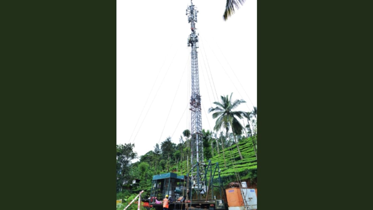 ചൂരല്മലയില് താല്ക്കാലിക ടവർ, ദുരന്ത ഭൂമിയിലെ ഏകോപനങ്ങൾക്ക് ഇന്റര്നെറ്റ് വേഗതയില്ലെന്ന പ്രശ്നം പരിഹരിച്ചു ചൂരല്മലയില് താല്ക്കാലിക ടവർ, ദുരന്ത ഭൂമിയിലെ ഏകോപനങ്ങൾക്ക് ഇന്റര്നെറ്റ് വേഗതയില്ലെന്ന പ്രശ്നം പരിഹരിച്ചു
