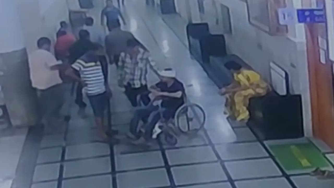 തലയിലെ പരിക്കുമായി ഡോക്ടറെ കാണാൻ കാത്തിരിക്കേണ്ടി വന്നത് 3 മണിക്കൂർ; മുംബൈയിൽ ആശുപത്രി ജീവനക്കാരൻ മരിച്ചു തലയിലെ പരിക്കുമായി ഡോക്ടറെ കാണാൻ കാത്തിരിക്കേണ്ടി വന്നത് 3 മണിക്കൂർ; മുംബൈയിൽ ആശുപത്രി ജീവനക്കാരൻ മരിച്ചു