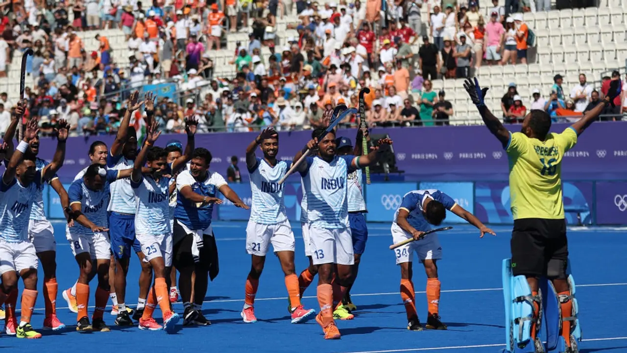 Sreejesh retires with bronze in Paris Olympics: Team bows down, Harmanpreet carries 'Wall' on shoulders| WATCH