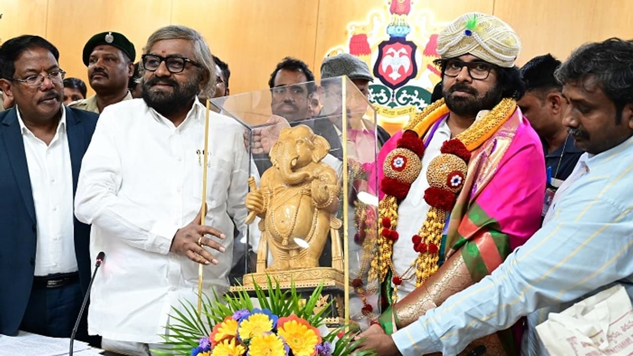 ಆಂಧ್ರದಲ್ಲಿ ಕಾಡಾನೆ, ಮಾವನ ಸಂಘರ್ಷ ನಿಯಂತ್ರಣಕ್ಕೆ ಕರ್ನಾಟಕದ 8 ಕುಮ್ಕಿ ಆನೆ ನೀಡಿ: ಡಿಸಿಎಂ ಪವನ್ ಕಲ್ಯಾಣ್ ಆಂಧ್ರದಲ್ಲಿ ಕಾಡಾನೆ, ಮಾವನ ಸಂಘರ್ಷ ನಿಯಂತ್ರಣಕ್ಕೆ ಕರ್ನಾಟಕದ 8 ಕುಮ್ಕಿ ಆನೆ ನೀಡಿ: ಡಿಸಿಎಂ ಪವನ್ ಕಲ್ಯಾಣ್