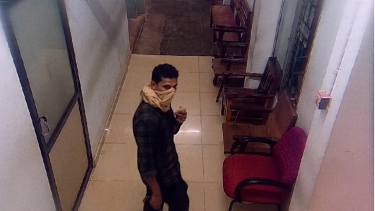 മോഷണത്തിലും ഹൈടെക്: ഗൂഗിൾ മാപ്പ് നോക്കി സ്ഥലം കണ്ടെത്തും, റിസ്ക് കുറഞ്ഞ പരിപാടികൾ മാത്രം; പക്ഷേ പിടിവീണു മോഷണത്തിലും ഹൈടെക്: ഗൂഗിൾ മാപ്പ് നോക്കി സ്ഥലം കണ്ടെത്തും, റിസ്ക് കുറഞ്ഞ പരിപാടികൾ മാത്രം; പക്ഷേ പിടിവീണു