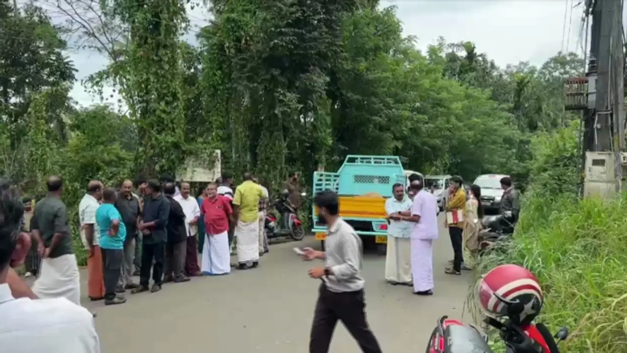 நிலச்சரிவில் இருந்து மீள்வதற்குள் வயநாட்டில் அடுத்த அதிர்ச்சி! அலறிய பொதுமக்கள்! சாலையில் தஞ்சம்!