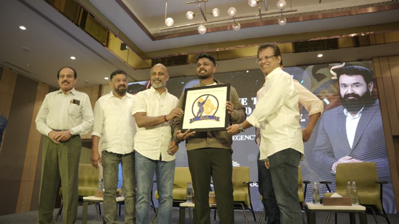ആവേശം അണപൊട്ടും; കേരള ക്രിക്കറ്റ് ലീഗ് താരലേലം നാളെ, ലോഗോ സഞ്ജു സാംസണ് പ്രകാശനം ചെയ്തു ആവേശം അണപൊട്ടും; കേരള ക്രിക്കറ്റ് ലീഗ് താരലേലം നാളെ, ലോഗോ സഞ്ജു സാംസണ് പ്രകാശനം ചെയ്തു