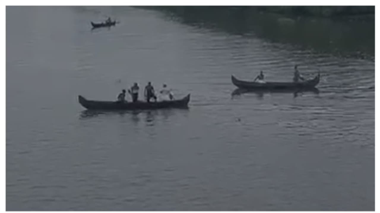 നെട്ടൂരിൽ കായലിൽ വീണ് കാണാതായ 16 കാരിയുടെ മൃതദേഹം കണ്ടെത്തി നെട്ടൂരിൽ കായലിൽ വീണ് കാണാതായ 16 കാരിയുടെ മൃതദേഹം കണ്ടെത്തി