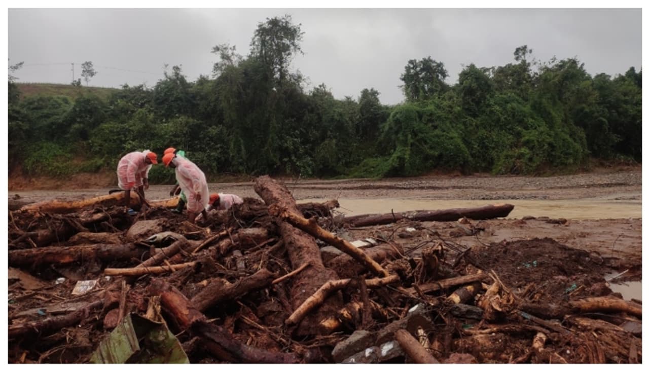 വയനാട് ദുരന്തത്തില്‍ സ്വമേധയാ എടുത്ത കേസ് ഹൈക്കോടതി ഇന്ന് വീണ്ടും പരിഗണിക്കും