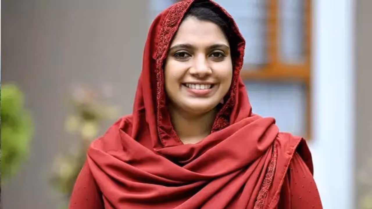 നാൽപതിൽ 32 വോട്ടും നേടി നിദ ഷഹീർ, ഏറ്റവും പ്രായംകുറഞ്ഞ നഗരസഭാ ചെയര്പേഴ്സൺ കൊണ്ടോട്ടിയിൽ നാൽപതിൽ 32 വോട്ടും നേടി നിദ ഷഹീർ, ഏറ്റവും പ്രായംകുറഞ്ഞ നഗരസഭാ ചെയര്പേഴ്സൺ കൊണ്ടോട്ടിയിൽ