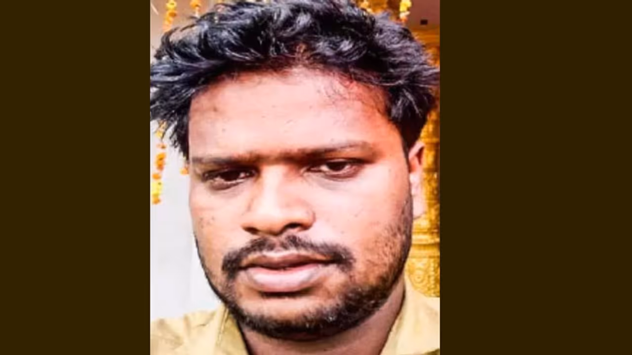 സ്ഥിരമായി സ്റ്റേഷനിലേക്ക് വിളി, അന്വേഷിക്കാൻ ചെന്ന പൊലീസുകാർക്കുനേരെ കുരുമുളക് സ്പ്രേ പ്രയോഗം; യുവാവ് പിടിയിൽ സ്ഥിരമായി സ്റ്റേഷനിലേക്ക് വിളി, അന്വേഷിക്കാൻ ചെന്ന പൊലീസുകാർക്കുനേരെ കുരുമുളക് സ്പ്രേ പ്രയോഗം; യുവാവ് പിടിയിൽ