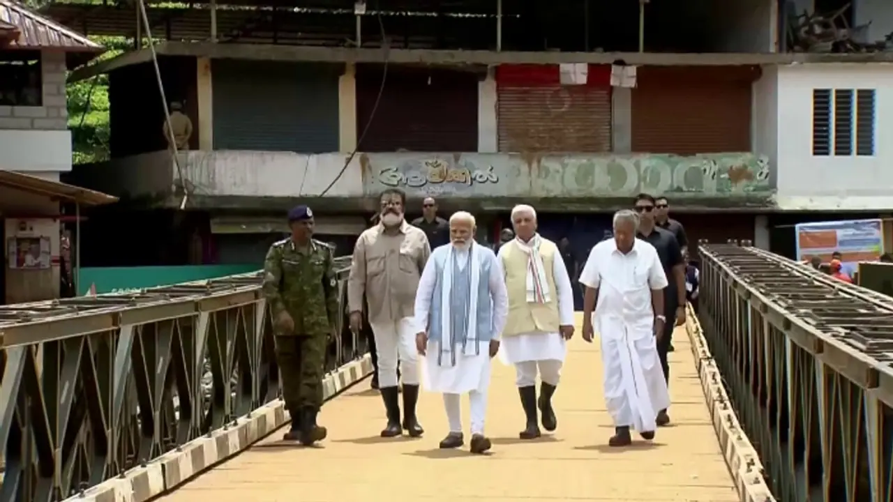 നാടിന്റെ വേദനയും ദുരന്തത്തിന്റെ വ്യാപ്തിയും നേരിട്ടറിഞ്ഞ് പ്രധാനമന്ത്രി; ദുരിതം വിവരിച്ച് ഉന്നത ഉദ്യോഗസ്ഥർ നാടിന്റെ വേദനയും ദുരന്തത്തിന്റെ വ്യാപ്തിയും നേരിട്ടറിഞ്ഞ് പ്രധാനമന്ത്രി; ദുരിതം വിവരിച്ച് ഉന്നത ഉദ്യോഗസ്ഥർ