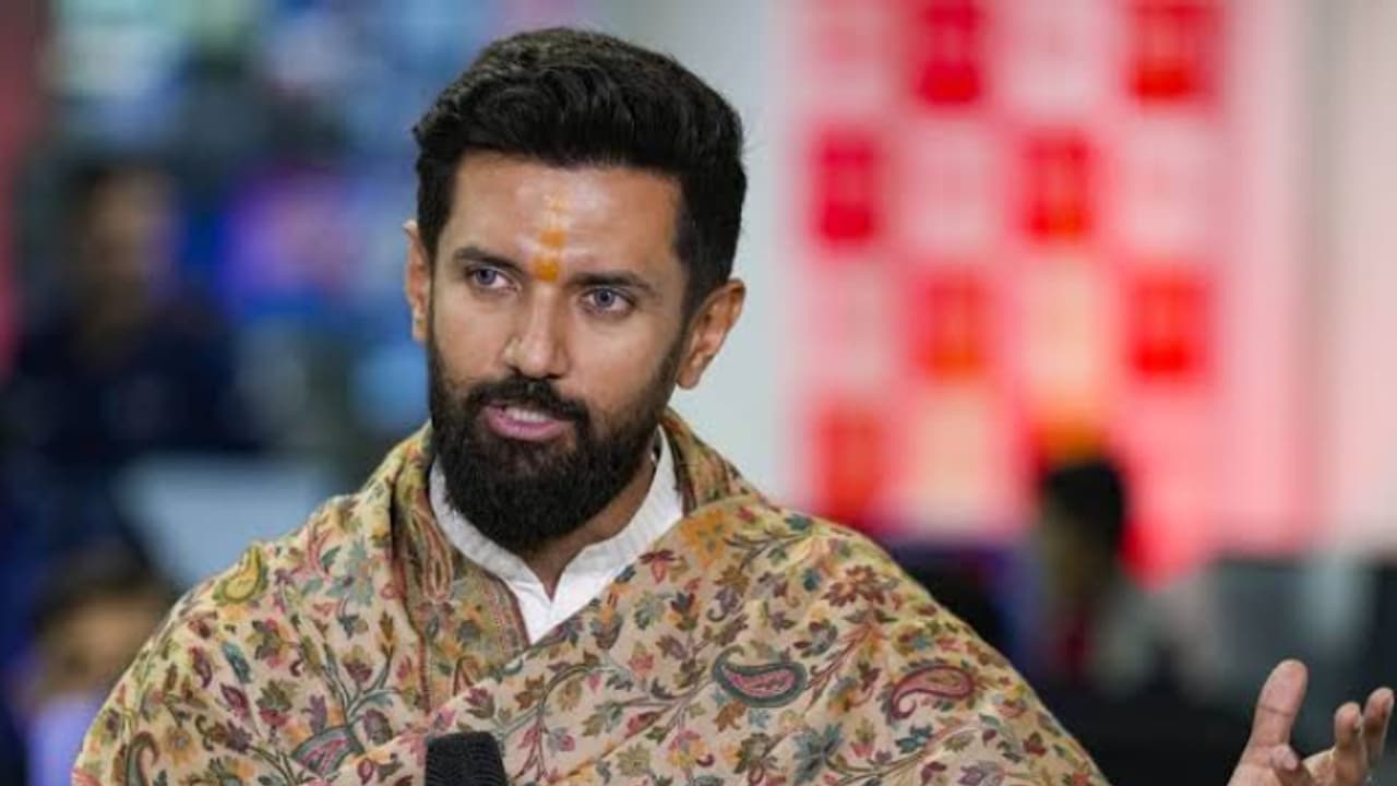 എസ് സി എസ്ടി സംവരണം; കോടതി വിധിക്കെതിരെ പുനപരിശോധന ഹര്ജി നല്കണമെന്ന് ചിരാഗ് പാസ്വാൻ എസ് സി എസ്ടി സംവരണം; കോടതി വിധിക്കെതിരെ പുനപരിശോധന ഹര്ജി നല്കണമെന്ന് ചിരാഗ് പാസ്വാൻ