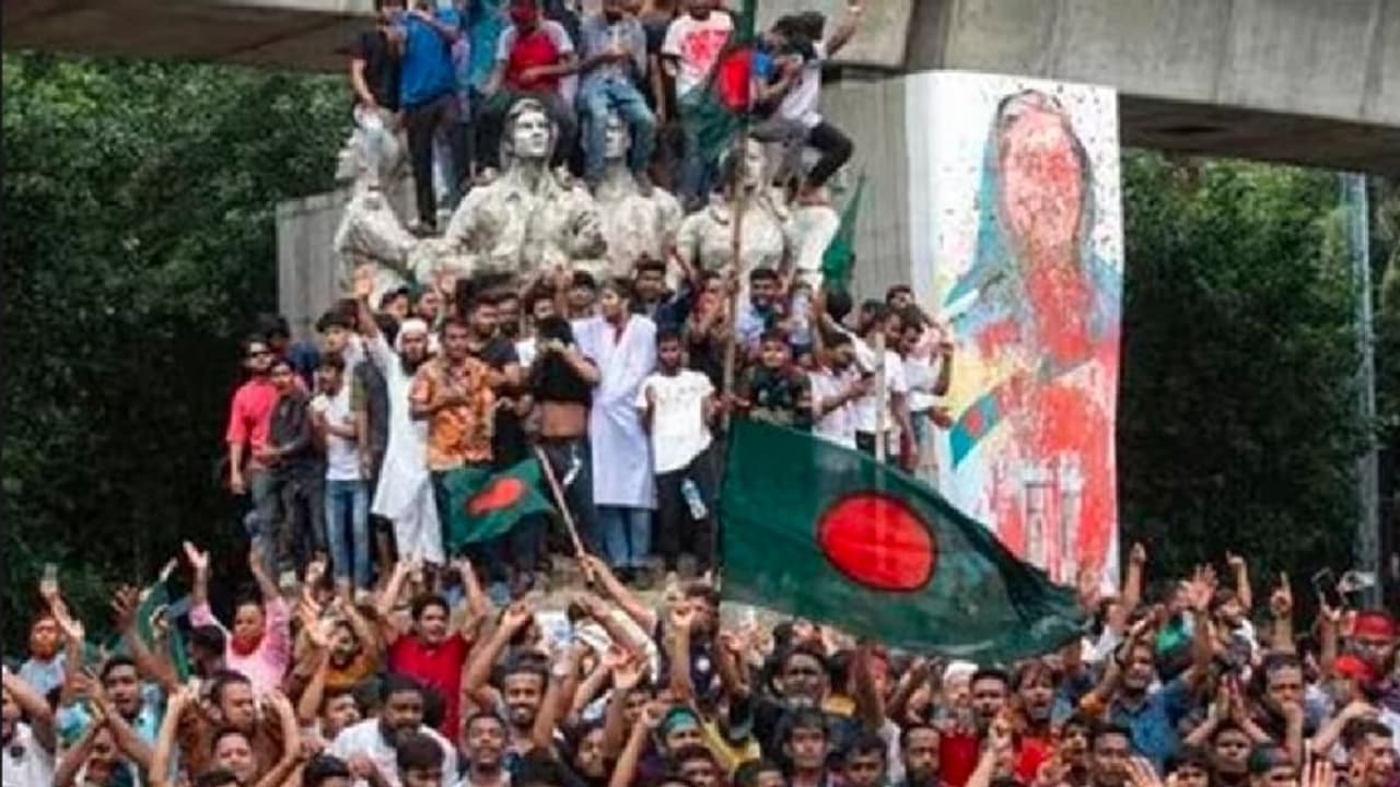 ಹಸೀನಾ ರಾಜೀನಾಮೆ ಬಳಿಕ ಈಗ ಬಾಂಗ್ಲಾದೇಶ ಸುಪ್ರೀಂಕೋರ್ಟ್ ಮುಖ್ಯ ನ್ಯಾಯಾಧೀಶರಿಂದಲೂ ಪದತ್ಯಾಗ ಹಸೀನಾ ರಾಜೀನಾಮೆ ಬಳಿಕ ಈಗ ಬಾಂಗ್ಲಾದೇಶ ಸುಪ್ರೀಂಕೋರ್ಟ್ ಮುಖ್ಯ ನ್ಯಾಯಾಧೀಶರಿಂದಲೂ ಪದತ್ಯಾಗ