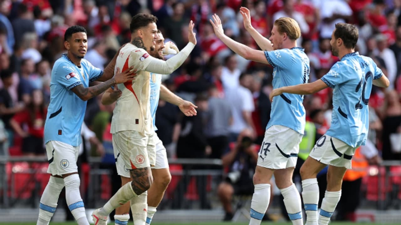 ലീഗ് നിലനിര്ത്താനുള്ള മാഞ്ചസ്റ്റര് സിറ്റിയുടെ പോരാട്ടങ്ങള്ക്ക് ഇന്ന് തുടക്കം; തിരിച്ചുവരവ് കൊതിച്ച് ചെല്സി ലീഗ് നിലനിര്ത്താനുള്ള മാഞ്ചസ്റ്റര് സിറ്റിയുടെ പോരാട്ടങ്ങള്ക്ക് ഇന്ന് തുടക്കം; തിരിച്ചുവരവ് കൊതിച്ച് ചെല്സി