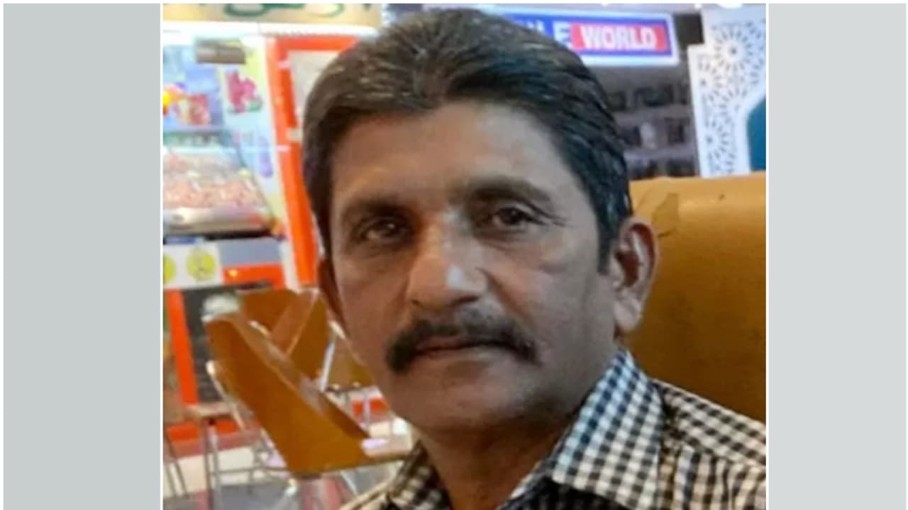 നാട്ടിലേക്ക് പുറപ്പെട്ട പ്രവാസി മലയാളിക്ക് വിമാനത്തില് ഹൃദയാഘാതം; എമർജൻസി ലാന്ഡിങ്, ജീവൻ രക്ഷിക്കാനായില്ല നാട്ടിലേക്ക് പുറപ്പെട്ട പ്രവാസി മലയാളിക്ക് വിമാനത്തില് ഹൃദയാഘാതം; എമർജൻസി ലാന്ഡിങ്, ജീവൻ രക്ഷിക്കാനായില്ല