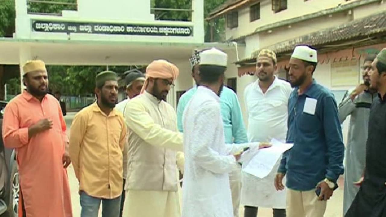 ಕಾಫಿನಾಡಲ್ಲಿ ಮತ್ತೊಂದು ವಿವಾದದ ಕಿಚ್ಚು: ಕರ್ನಾಟಕದ ಅಯೋಧ್ಯೆ ದತ್ತಪೀಠದಲ್ಲೂ ಡ್ರೆಸ್ ಕೋಡ್ ತರುವಂತೆ ಮುಸ್ಲಿಮರಿಂದ ಒತ್ತಾಯ