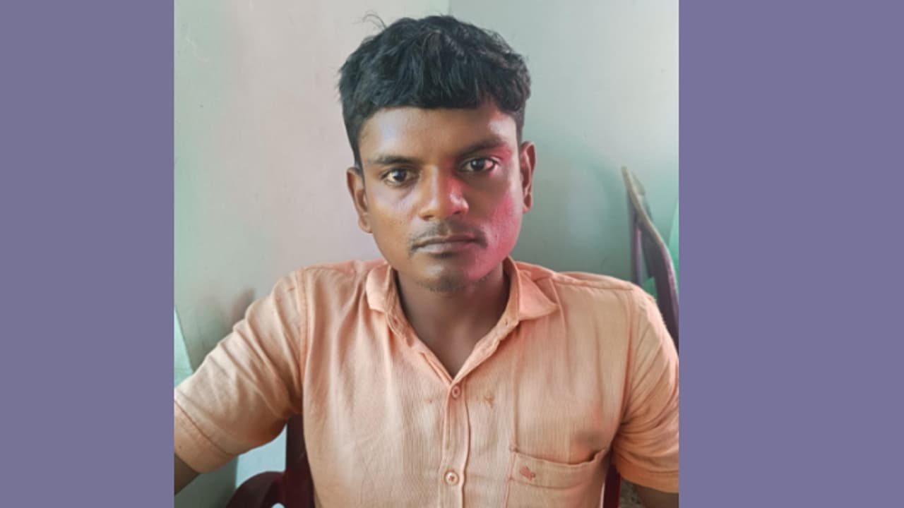 ഒഡീഷ സ്വദേശി നാട്ടിൽ പോയി തിരികെവന്നാൽ പിന്നെ കറക്കം, വീണ്ടും നാട്ടിലേക്ക്, സംശയം ശരിയായി, പിടിച്ചത് കഞ്ചാവ് ഒഡീഷ സ്വദേശി നാട്ടിൽ പോയി തിരികെവന്നാൽ പിന്നെ കറക്കം, വീണ്ടും നാട്ടിലേക്ക്, സംശയം ശരിയായി, പിടിച്ചത് കഞ്ചാവ്