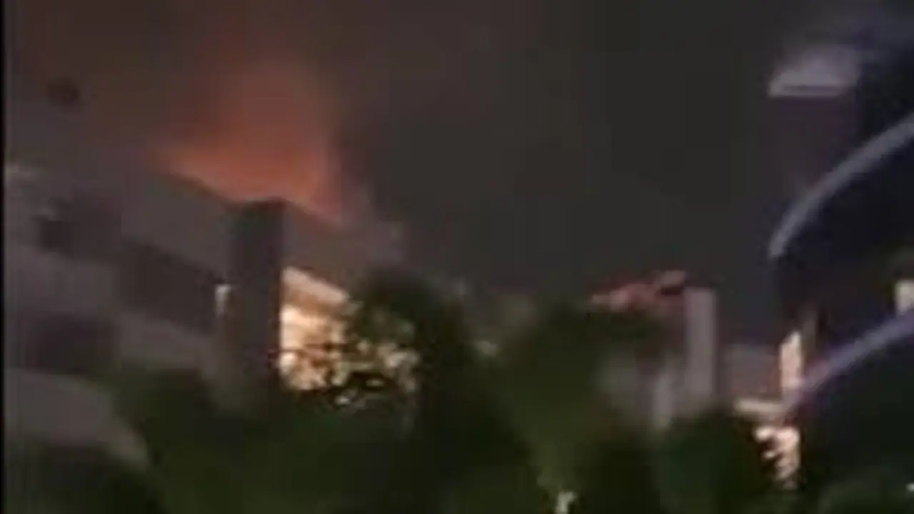 Pilot killed as helicopter crashes into roof of Cairns hotel in Australia, hundreds evacuated (WATCH)