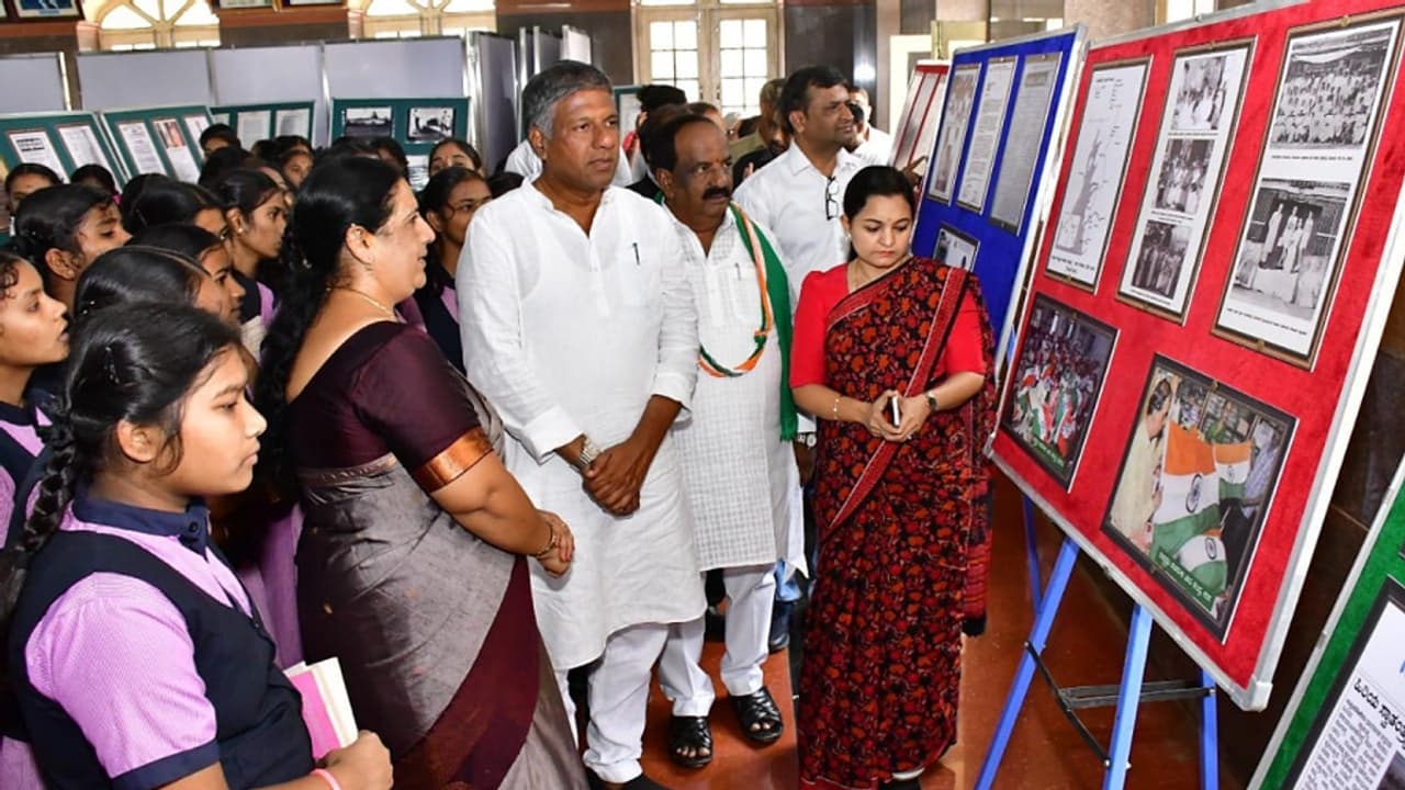 ಧಾರವಾಡ ಜಿಲ್ಲೆಯ ಇತಿಹಾಸದ ಮೇಲೆ ಬೆಳಕು ಚೆಲ್ಲುವ ಸಮಗ್ರ ಪುಸ್ತಕ ಪ್ರಕಟಿಸುವ ಅಗತ್ಯವಿದೆ: ಶಾಸಕ ಅರವಿಂದ ಬೆಲ್ಲದ ಧಾರವಾಡ ಜಿಲ್ಲೆಯ ಇತಿಹಾಸದ ಮೇಲೆ ಬೆಳಕು ಚೆಲ್ಲುವ ಸಮಗ್ರ ಪುಸ್ತಕ ಪ್ರಕಟಿಸುವ ಅಗತ್ಯವಿದೆ: ಶಾಸಕ ಅರವಿಂದ ಬೆಲ್ಲದ