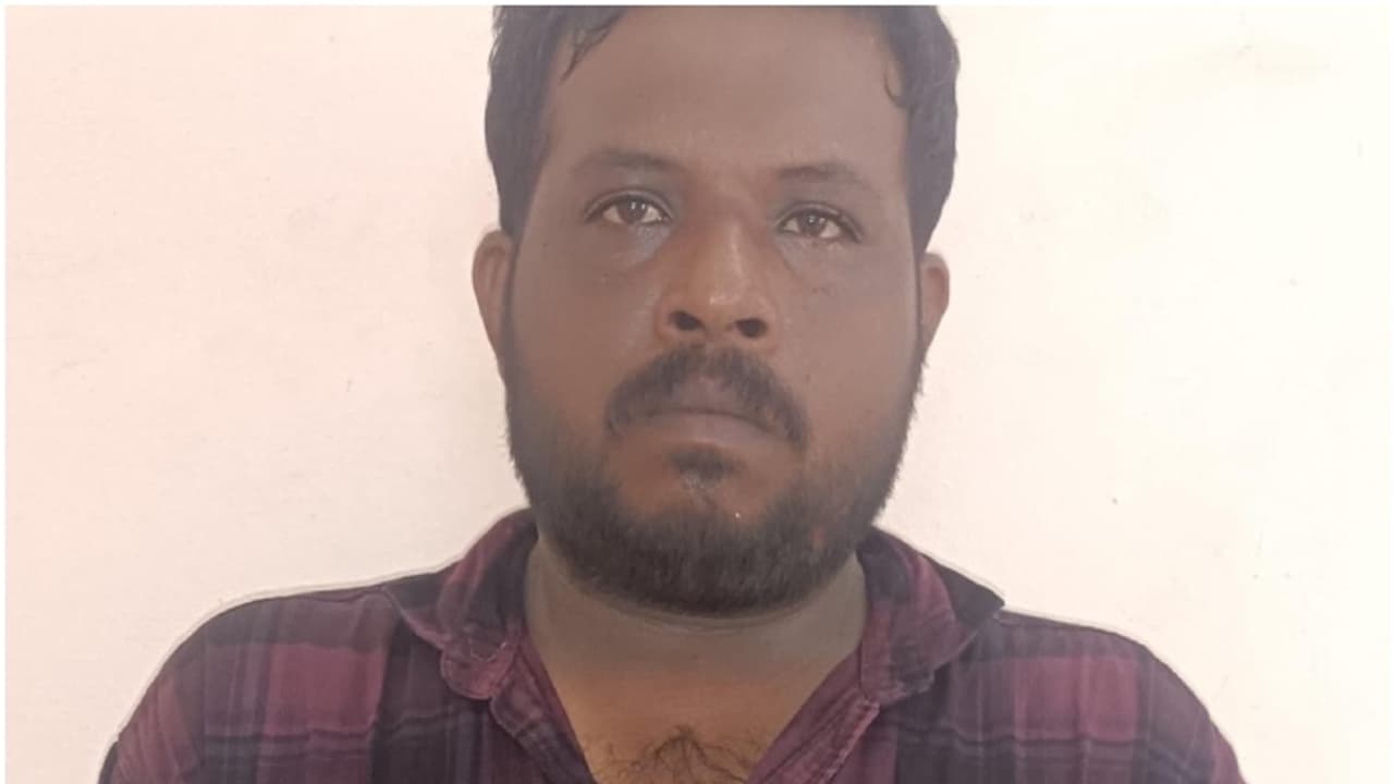 പ്രായപൂർത്തിയാകാത്ത പെൺകുട്ടിക്കുനേരെ നഗ്നതാ പ്രദർശനം; സിസിടിവി ദൃശ്യം കേന്ദ്രീകരിച്ച് അന്വേഷണം, പ്രതി പിടിയിൽ പ്രായപൂർത്തിയാകാത്ത പെൺകുട്ടിക്കുനേരെ നഗ്നതാ പ്രദർശനം; സിസിടിവി ദൃശ്യം കേന്ദ്രീകരിച്ച് അന്വേഷണം, പ്രതി പിടിയിൽ