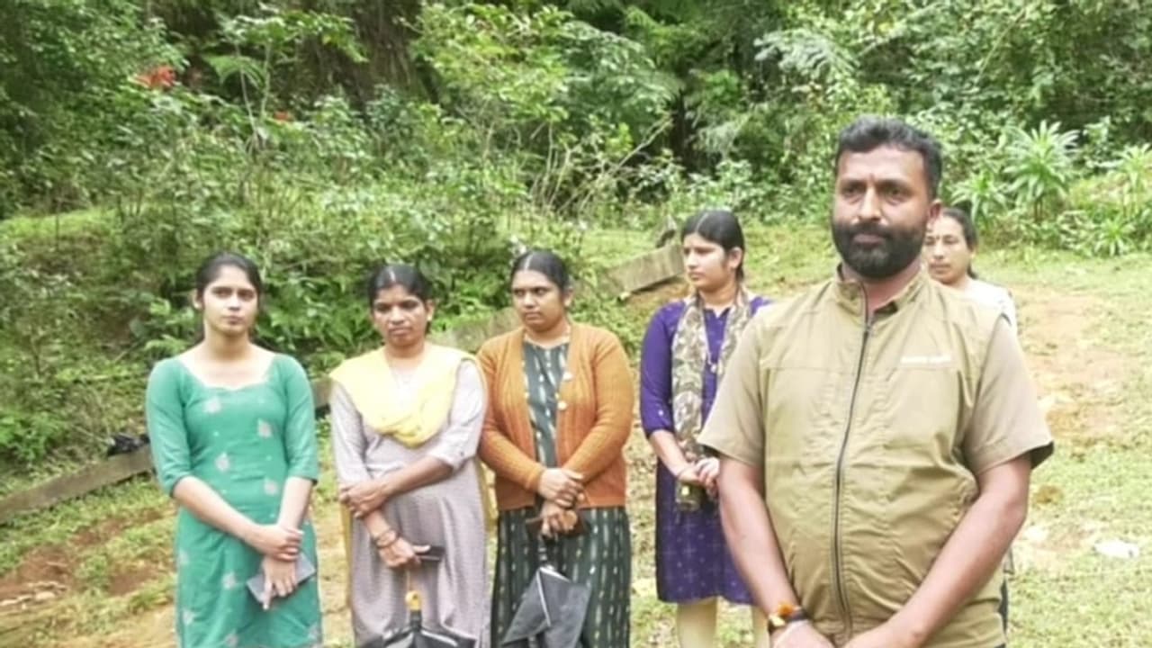 Kodagu: ಮತ್ತೆ ಭೂಕುಸಿತದ ಭೂತಕ್ಕೆ ಬೆಚ್ಚಿಬಿದ್ದ ಹಿಂದಿನ ಭೂಕುಸಿತಗಳಲ್ಲಿ ಸತ್ತು ಬದುಕಿ ಬಂದ ಜನ! Kodagu: ಮತ್ತೆ ಭೂಕುಸಿತದ ಭೂತಕ್ಕೆ ಬೆಚ್ಚಿಬಿದ್ದ ಹಿಂದಿನ ಭೂಕುಸಿತಗಳಲ್ಲಿ ಸತ್ತು ಬದುಕಿ ಬಂದ ಜನ!