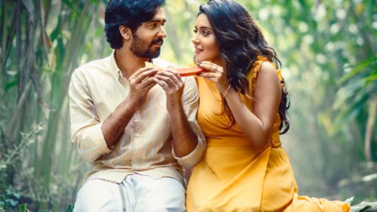 ചിരിയും പ്രണയവുമായി ഷെയ്ൻ നിഗം, ഒടിടിയില് ലിറ്റില് ഹാര്ട്സ് പ്രദര്ശനത്തിന് എത്തി ചിരിയും പ്രണയവുമായി ഷെയ്ൻ നിഗം, ഒടിടിയില് ലിറ്റില് ഹാര്ട്സ് പ്രദര്ശനത്തിന് എത്തി