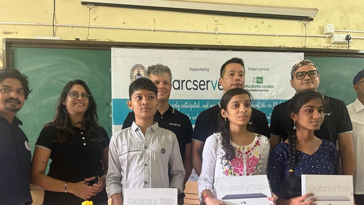 మణికొండ జడ్పీ హైస్కూల్లో ‘ఆర్క్ సెర్వ్’ వార్షికోత్సవం మణికొండ జడ్పీ హైస్కూల్లో ‘ఆర్క్ సెర్వ్’ వార్షికోత్సవం