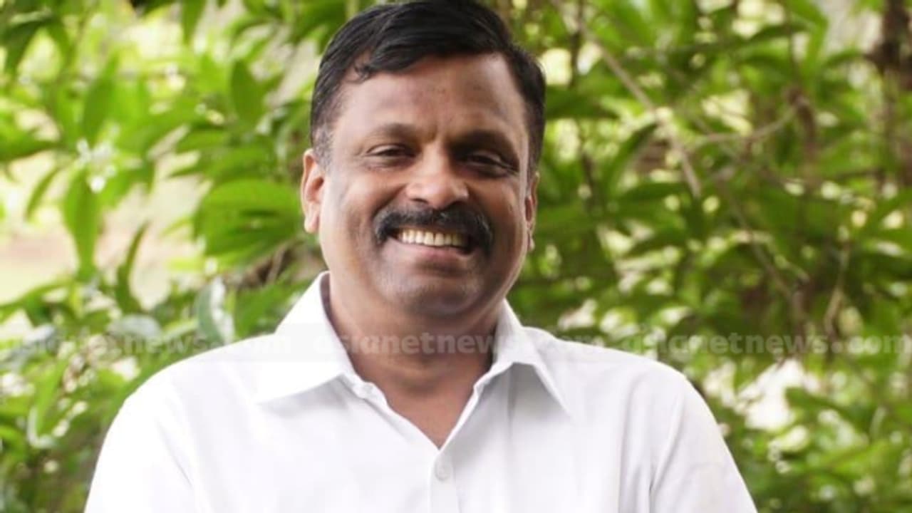 തൃശ്ശൂരിലെ ഹീവാൻസ് നിക്ഷേപ തട്ടിപ്പ്: കെപിസിസി സെക്രട്ടറി സിഎസ് ശ്രീനിവാസൻ പൊലീസ് കസ്റ്റഡിയിൽ