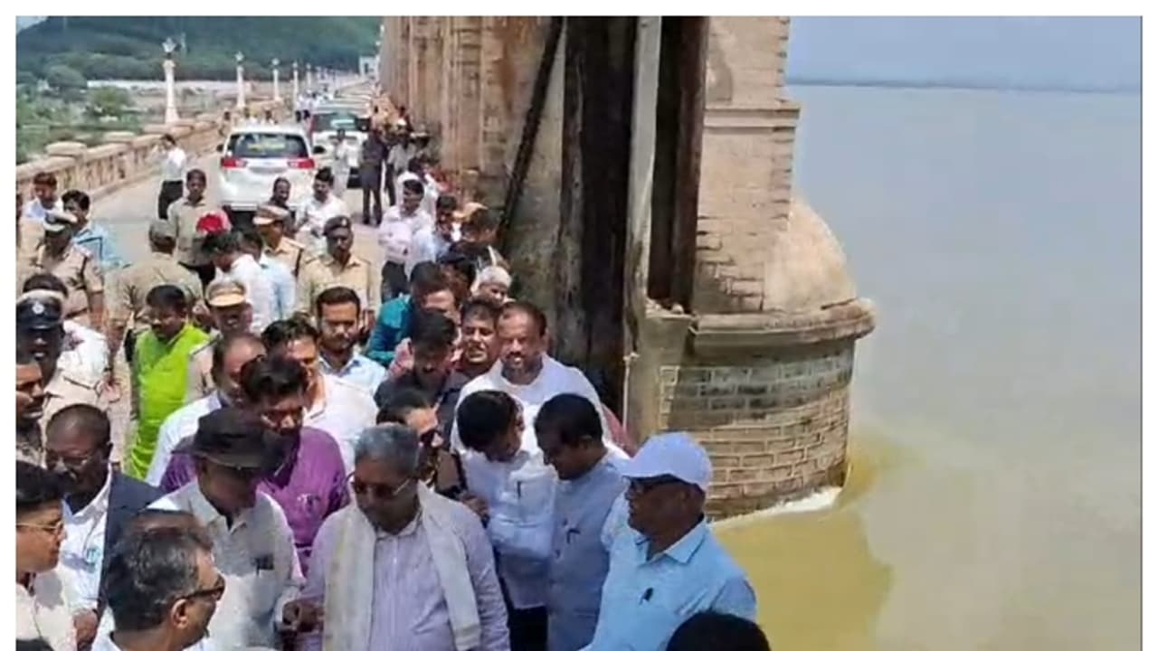 ಟಿಬಿ ಡ್ಯಾಂ ನೀರು ಉಳಿಸಿಕೊಳ್ಳುವ ಪ್ರಯತ್ನ, ಗೇಟ್ ಅಯಸ್ಸು 40 ವರ್ಷ, ಜಲಾಶಯದ್ದು 70 ವರ್ಷ: ಆಂಧ್ರ ತಜ್ಞ ಕನ್ನಯ್ಯ ಟಿಬಿ ಡ್ಯಾಂ ನೀರು ಉಳಿಸಿಕೊಳ್ಳುವ ಪ್ರಯತ್ನ, ಗೇಟ್ ಅಯಸ್ಸು 40 ವರ್ಷ, ಜಲಾಶಯದ್ದು 70 ವರ್ಷ: ಆಂಧ್ರ ತಜ್ಞ ಕನ್ನಯ್ಯ