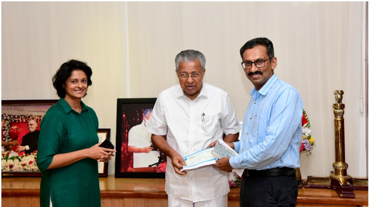 റീ ബില്ഡ് വയനാട്; നോര്ക്ക റൂട്ട്സ് സമാഹരിച്ച 28 ലക്ഷം രൂപയുടെ ചെക്കുകള് മുഖ്യമന്ത്രിക്ക് കൈമാറി റീ ബില്ഡ് വയനാട്; നോര്ക്ക റൂട്ട്സ് സമാഹരിച്ച 28 ലക്ഷം രൂപയുടെ ചെക്കുകള് മുഖ്യമന്ത്രിക്ക് കൈമാറി