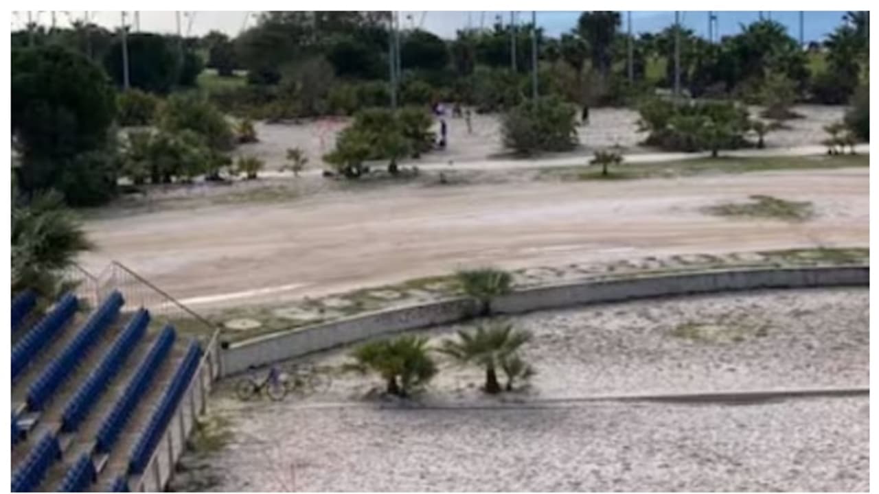 കണ്ണ് ചിമ്മാതെ നോക്കിയിരുന്ന ബീച്ച് വോളിബോൾ സെന്‍റർ, അന്ന് അഭിമാനം; ഇന്ന് പെറ്റതള്ള സഹിക്കൂലെന്ന് നെറ്റിസണ്‍