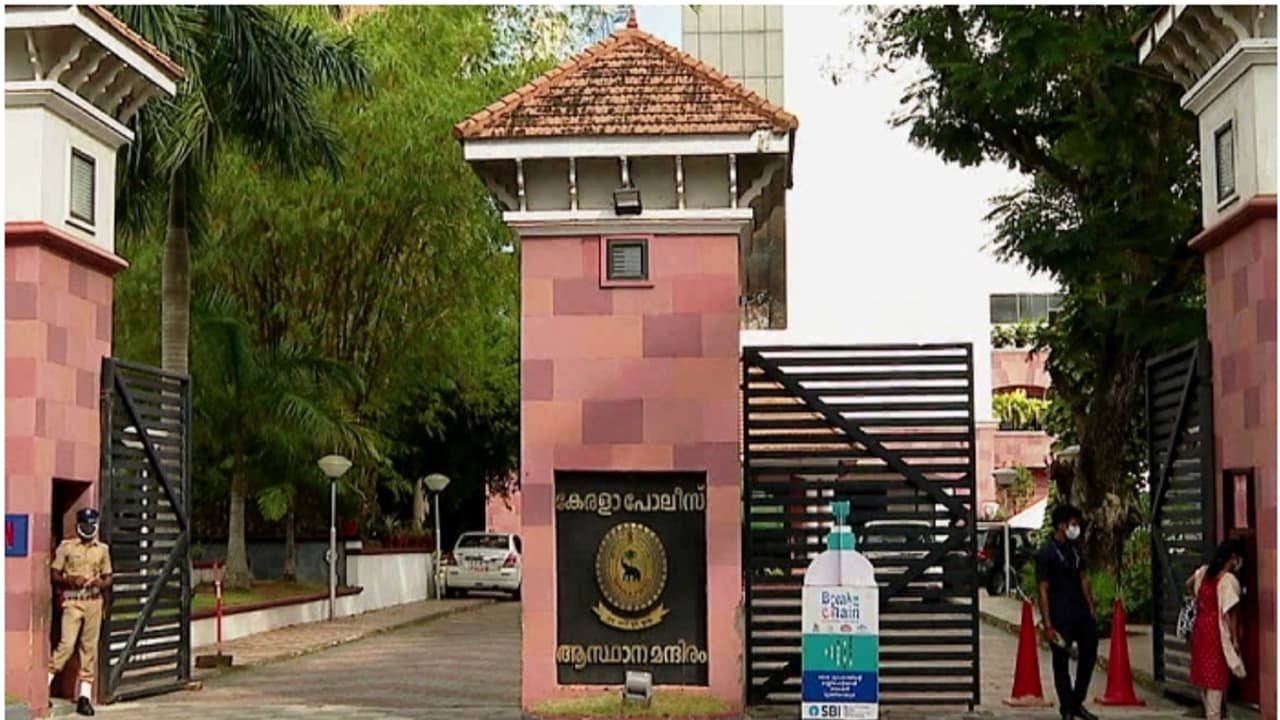 പൊലീസുകാരുടെ ഗതാഗത നിയമലംഘനം; നടപടി എടുക്കാത്തതിന് എസ് പിമാർക്ക് കാരണം കാണിക്കൽ നോട്ടീസ് നൽകി ഡിജിപി