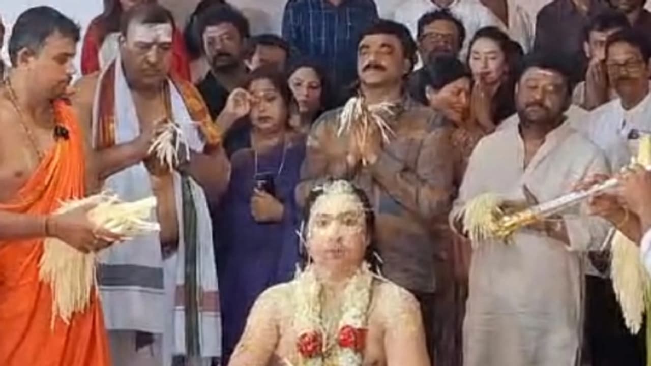 'ಇಲ್ಲಿ ಬರ್ತ್‌ಡೇ ಪಾರ್ಟಿ ಮಾಡ್ತೀರಿ, ದೇವರ ಪೂಜೆ ಯಾಕಿಲ್ಲ..' ನಾಗಪಾತ್ರಿ ಪ್ರಶ್ನೆಗೆ ತಬ್ಬಿಬ್ಬಾದ ಕಲಾವಿದರು!