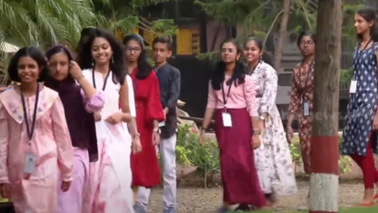 സ്വാതന്ത്ര്യ ദിനാഘോഷത്തിൽ പങ്കെടുക്കാൻ ദില്ലിയിൽ എത്തിയതിന്റെ ത്രില്ലിൽ തിരുവനന്തപുരത്തെ 23 വിദ്യാർത്ഥികൾ സ്വാതന്ത്ര്യ ദിനാഘോഷത്തിൽ പങ്കെടുക്കാൻ ദില്ലിയിൽ എത്തിയതിന്റെ ത്രില്ലിൽ തിരുവനന്തപുരത്തെ 23 വിദ്യാർത്ഥികൾ