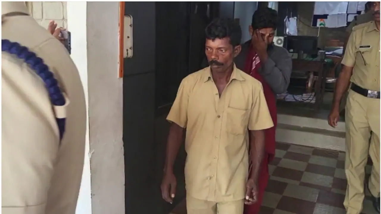 പുതിയ പോസ്റ്റുകൾ എത്തി; പഴയ വൈദ്യുതി ലൈൻ മോഷ്ടിച്ചു; റാന്നിയിൽ രണ്ടുപേർ അറസ്റ്റിൽ പുതിയ പോസ്റ്റുകൾ എത്തി; പഴയ വൈദ്യുതി ലൈൻ മോഷ്ടിച്ചു; റാന്നിയിൽ രണ്ടുപേർ അറസ്റ്റിൽ