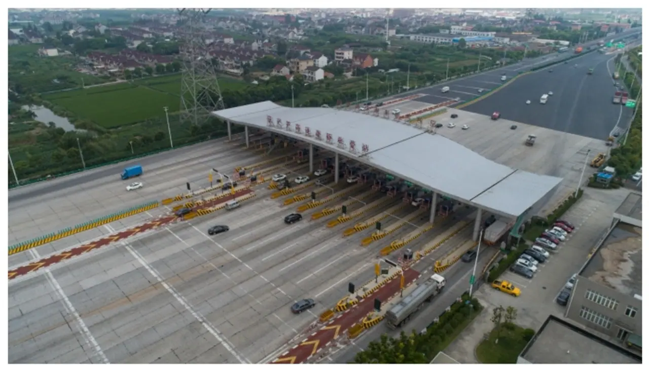 വീട്ടിലിരുന്ന ആളോട് 220 രൂപ ഈടാക്കി ടോൾ പ്ലാസ; ഇതെന്ത് മര്യാദയെന്ന് സോഷ്യൽ മീഡിയ