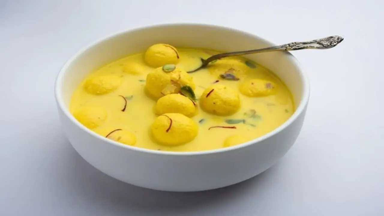 Easy Sweet Dish for Raksha Bandhan 2024: मांग मांग खायेगे मेहमान,घर बची ब्रेड से तैयार करें शानदार मिठाई 