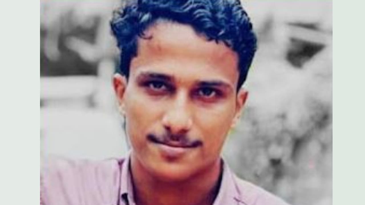 പിന്നിൽ നിന്നെത്തിയ റിക്കവറി വാൻ ബൈക്കിലിടിച്ചു, റോഡിലേക്ക് തെറിച്ച് വീണ് യുവാവ്; ചികിത്സയിലിരിക്കെ മരിച്ചു